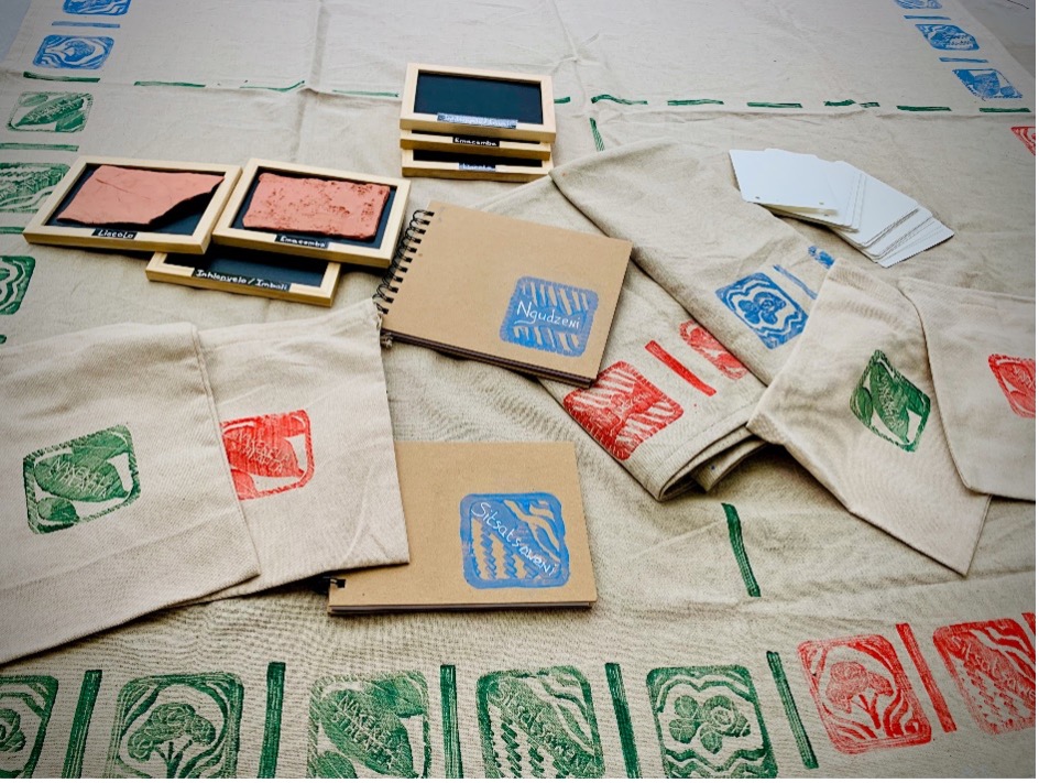 Image of some of the material used during community visits and the canvas that was used to track the discussions.